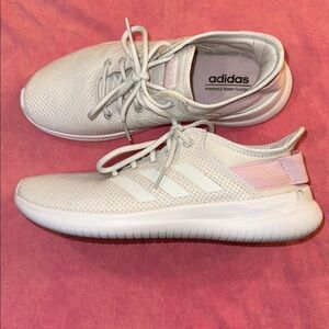 Adidas cloud foam woman’s white sneakers size 7.5 pink accents